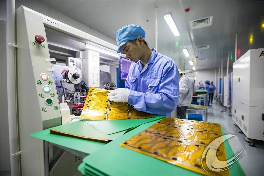 全球每3部智能手机,就有1部用到黄石产电路板